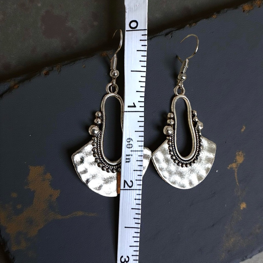 Silver Tone Textured Dangle Earrings Vintage Style Rustic Lightweight Boutique - Picture 4 of 4